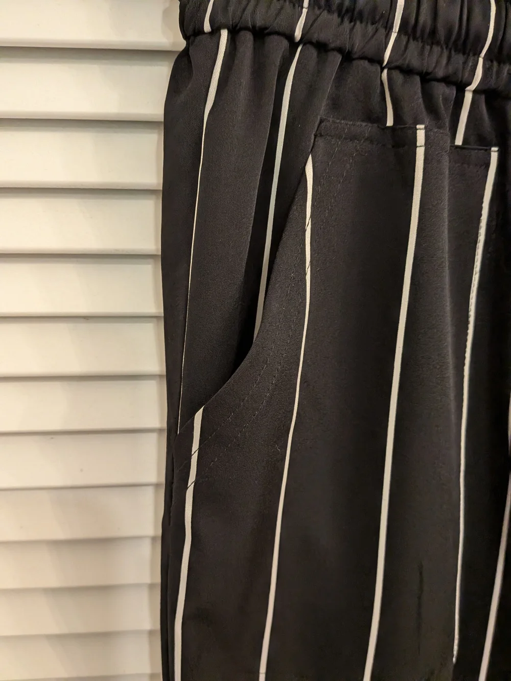 Streetwear Society Black Pinstripes Unisex Elastic-Waist Pants M New
